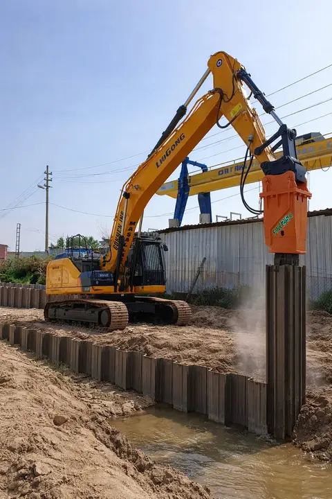 Konya Palplanş: ekskavatörle palplanş çakımı