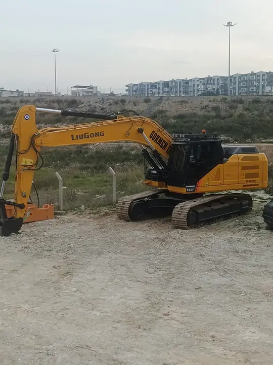 Konya Palplanş: şantiyede vibro çakıcı ekipmanı