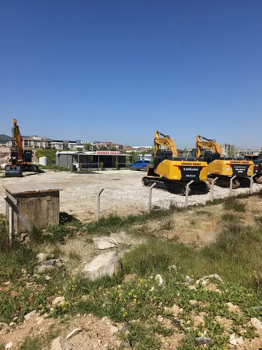 Konya Palplanş: ekskavatöre bağlı vibro çakıcı